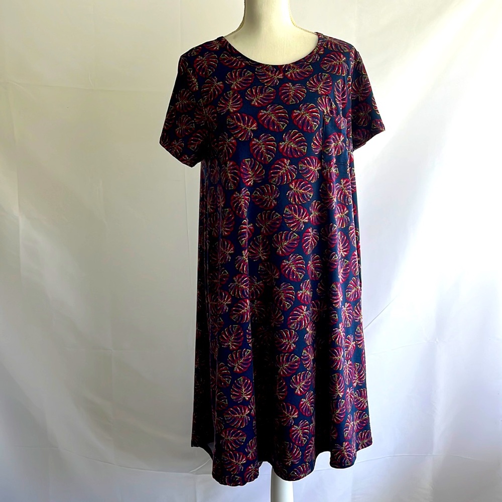 Lularoe “Carly “, high-low, Size L, colorful leaf pattern, polyester/spandex